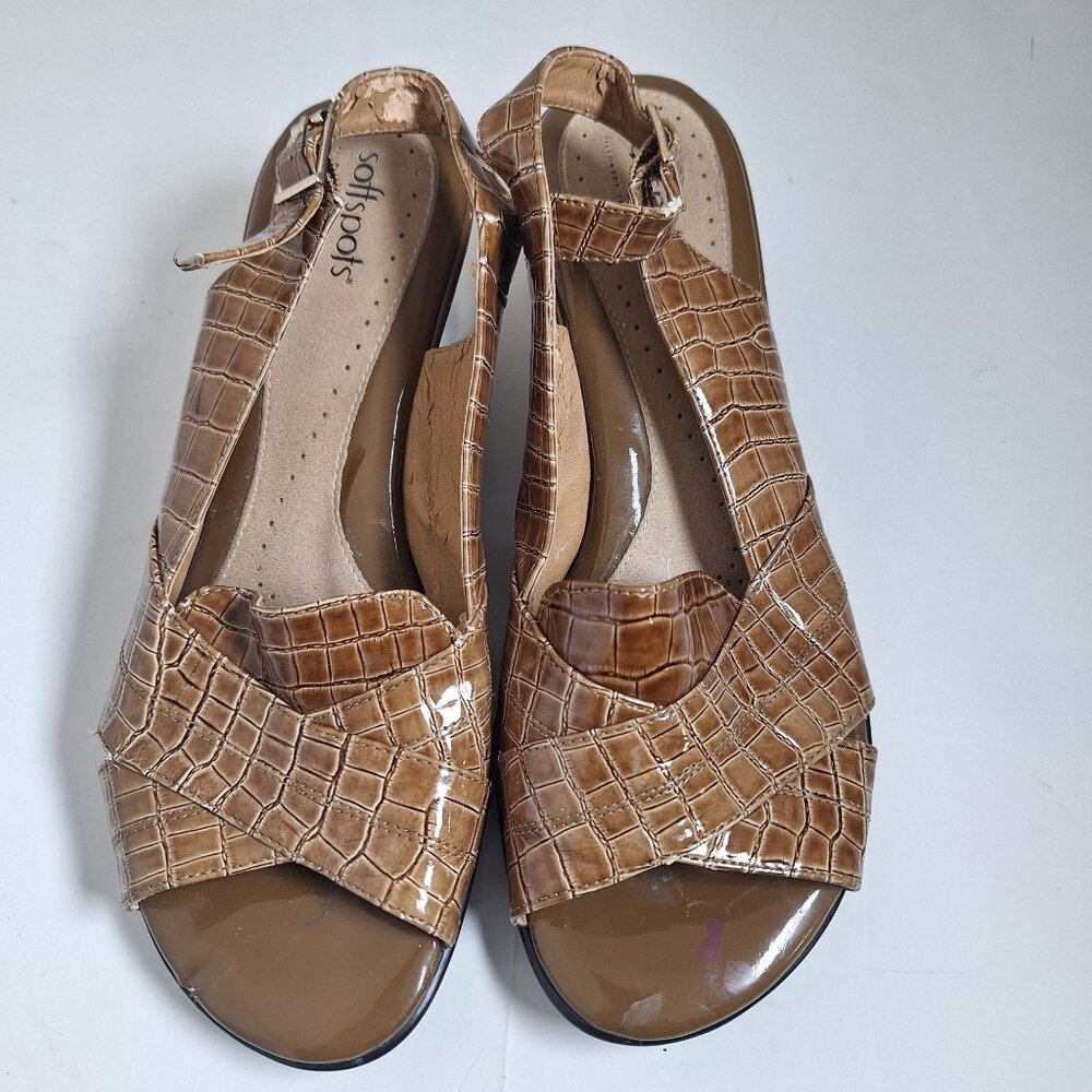 Softspots Womens Tan Crocodile Print Sandals 9W